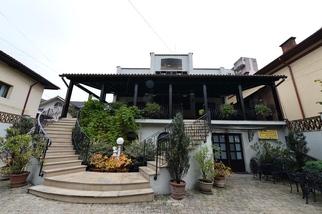 Pensiunea Antique Târgu Jiu Dış mekan fotoğraf